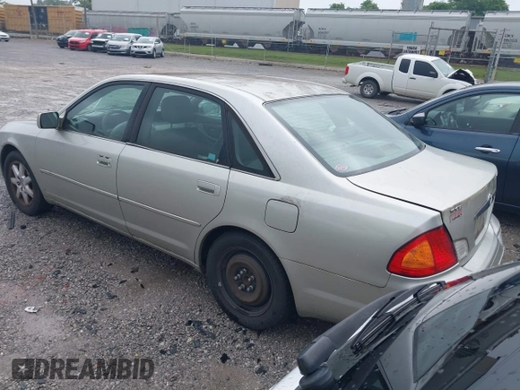 2001 Toyota Avalon XL z VIN 4T1BF28B91U144533, wystawiony jako IAAI lot #42247586 z przebiegiem 207 775 mil mil oraz . Historia ofert i sprzedaży dostępna na DreamBid. Obrazek 3.