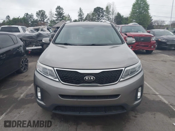2015 Kia Sorento LX with VIN 5XYKTCA69FG572045, listed as a IAAI auction lot 41960132 with 152,400 mi miles. Bid and sale history available at carsss.com. Image 12.