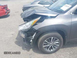 2019 Toyota Highlander SE with VIN 5TDKZRFH3KS353087, listed as a IAAI auction lot 42006593 with 74,214 mi miles and . Bid and sale history available at DreamBid. Image 18.