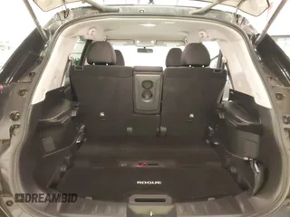 2017 Nissan Rogue S z VIN KNMAT2MV5HP575713, wystawiony jako IAAI lot #42241396 z przebiegiem 176 102 mil mil oraz . Historia ofert i sprzedaży dostępna na DreamBid. Obrazek 17.