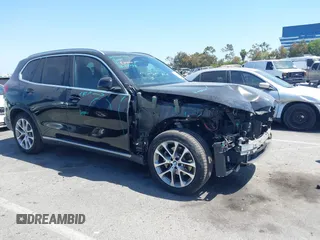 2020 BMW X5 xDrive40i z VIN 5UXCR6C0XL9B13280, wystawiony jako IAAI lot #42276017 z przebiegiem 97 214 mil mil oraz . Historia ofert i sprzedaży dostępna na DreamBid. Obrazek 1.