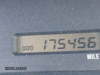 2001 Toyota Avalon XL z VIN 4T1BF28B31U159772, wystawiony jako IAAI lot #41622587 z przebiegiem 175 456 mil mil oraz . Historia ofert i sprzedaży dostępna na DreamBid. Obrazek 7.