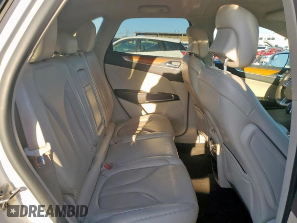 2019 Lincoln MKC Select with VIN 5LMCJ2D90KUL37996, listed as a Copart auction lot 48400885 with 57,264 mi miles and Salvage title. Bid and sale history available at DreamBid. Image 11.