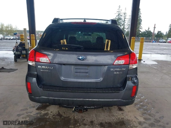 2014 Subaru Outback 3.6R Limited with VIN 4S4BRDPCXE2283410, listed as a IAAI auction lot 41959674 with 197,524 mi miles. Bid and sale history available at carsss.com. Image 16.