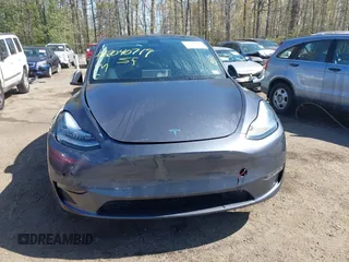 2022 Tesla Model Y Long Range z VIN 7SAYGAEE9NF574634, wystawiony jako IAAI lot #42040719 z przebiegiem 29 675 mil mil oraz . Historia ofert i sprzedaży dostępna na DreamBid. Obrazek 12.