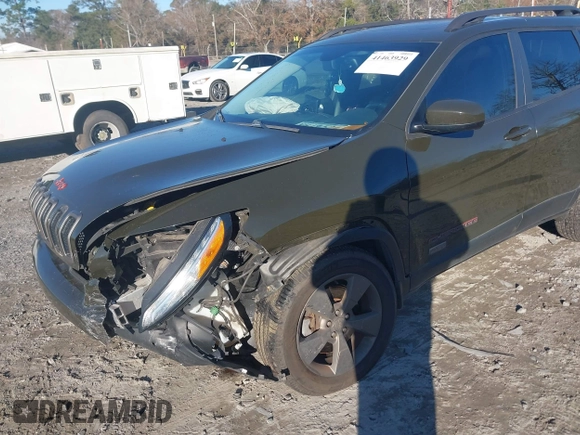 2016 Jeep Cherokee Latitude with VIN 1C4PJMCS4GW279721, listed as a IAAI auction lot 41463929 with 89,205 mi miles. Bid and sale history available at carsss.com. Image 6.