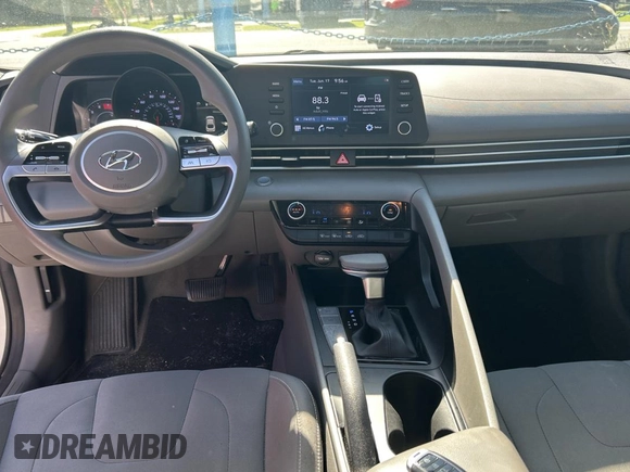 2021 Hyundai Elantra SEL z VIN 5NPLM4AG2MH026998, wystawiony jako Copart lot #61692135 z przebiegiem 55 861 mil mil oraz Czysty tytuł • Clean title. Historia ofert i sprzedaży dostępna na DreamBid. Obrazek 9.