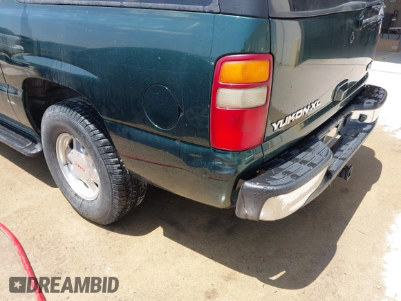 2002 GMC Yukon XL SLT with VIN 3GKEC16Z92G213251, listed as a IAAI auction lot 42130871 with 179,931 mi miles. Bid and sale history available at carsss.com. Image 6.