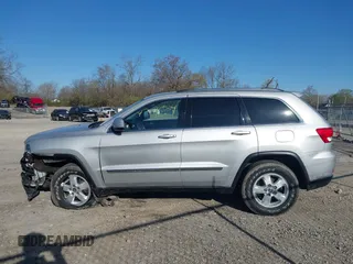 2013 Jeep Grand Cherokee Laredo with VIN 1C4RJFAG3DC586667, listed as a IAAI auction lot 42041524 with 100,635 mi miles. Bid and sale history available at carsss.com. Image 14.