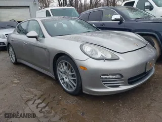2011 Porsche Panamera with VIN WP0AA2A79BL015364, listed as a IAAI auction lot 41485023 with 90,605 mi miles. Bid and sale history available at carsss.com. Image 1.