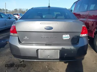 2011 Ford Focus SE with VIN 1FAHP3FN7BW172552, listed as a IAAI auction lot 41931964 with 33,553 mi miles. Bid and sale history available at carsss.com. Image 17.