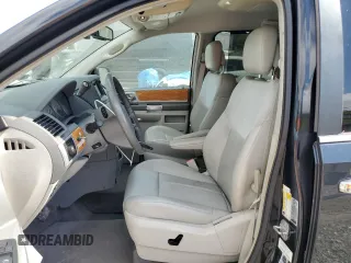 2010 Chrysler Town & Country Limited z VIN 2A4RR7DX0AR387518, wystawiony jako Copart lot #55501025 z przebiegiem 87 823 mil mil oraz Szkoda całkowita • Salvage title. Historia ofert i sprzedaży dostępna na DreamBid. Obrazek 7.