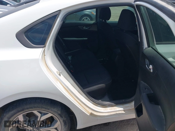2021 Kia Forte LXS с VIN 3KPF24AD5ME378373, выставлен на аукционе IAAI как лот 42117497 с пробегом 66 934 миль миль и . История ставок и продаж доступна на DreamBid. Изображение 8.