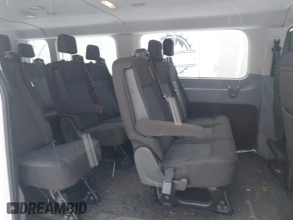 2019 Ford Transit Passenger XL z VIN 1FBZX2ZM4KKB53934, wystawiony jako IAAI lot #41260226 z przebiegiem 153 409 mil mil oraz . Historia ofert i sprzedaży dostępna na DreamBid. Obrazek 8.