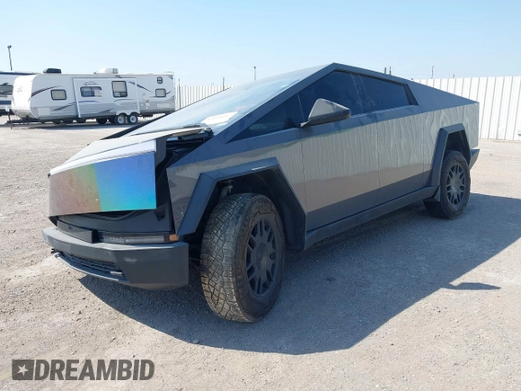 2024 Tesla Cybertruck z VIN 7G2CEHED4RA024805, wystawiony jako IAAI lot #42034257 z przebiegiem Nie podano mil oraz . Historia ofert i sprzedaży dostępna na DreamBid. Obrazek 2.
