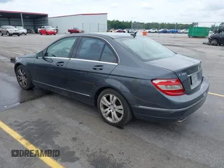 2010 Mercedes-Benz C 300 Sport z VIN WDDGF8BB9AR108386, wystawiony jako IAAI lot #42264521 z przebiegiem 225 115 mil mil oraz . Historia ofert i sprzedaży dostępna na DreamBid. Obrazek 3.