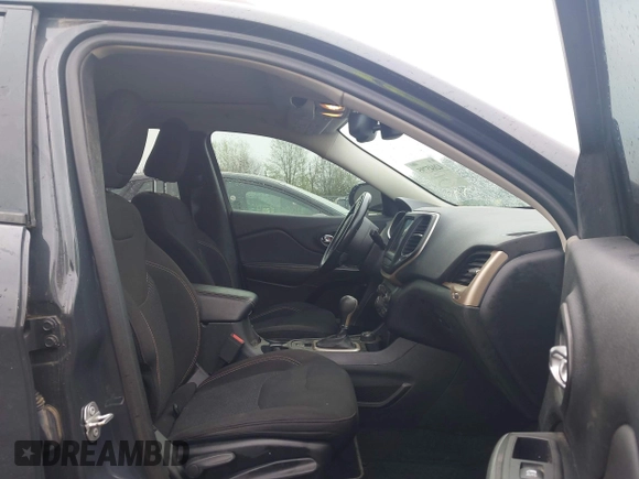 2016 Jeep Cherokee Latitude with VIN 1C4PJMCB6GW301105, listed as a IAAI auction lot 42045795 with 105,758 mi miles and . Bid and sale history available at carsss.com. Image 5.