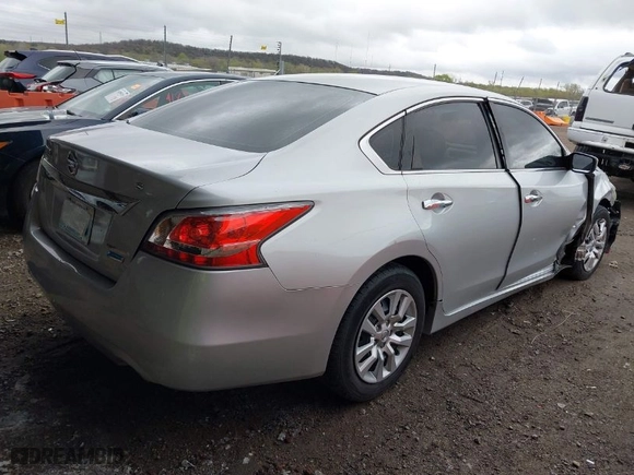 2014 Nissan Altima 2.5 S with VIN 1N4AL3AP5EN371566, listed as a IAAI auction lot 41888995 with 87,472 mi miles. Bid and sale history available at carsss.com. Image 4.