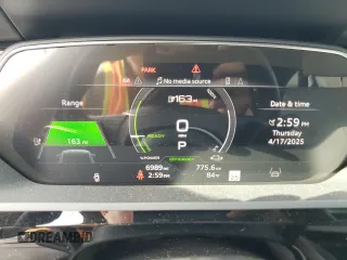 2024 Audi Q8 e-tron z VIN WA1DABGE7RB005395, wystawiony jako Copart lot #53782745 z przebiegiem 6989 mil mil oraz Szkody całkowita. Historia ofert i sprzedaży dostępna na DreamBid. Obrazek 9.