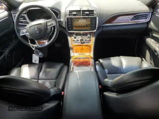2017 Lincoln Continental Reserve z VIN 1LN6L9RP1H5614507, wystawiony jako Copart lot #56222035 z przebiegiem 87 689 mil mil oraz Szkoda całkowita • Salvage title. Historia ofert i sprzedaży dostępna na DreamBid. Obrazek 8.