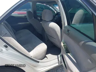 2002 Toyota Camry XLE z VIN 4T1BF32K42U531992, wystawiony jako IAAI lot #42294926 z przebiegiem 294 929 mil mil oraz . Historia ofert i sprzedaży dostępna na DreamBid. Obrazek 8.