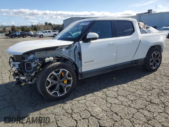 2022 Rivian R1T Launch Edition with VIN 7FCTGAAL7NN005563, listed as a Copart auction lot 47476365 with 39,805 mi miles and Salvage Title. Bid and sale history available at DreamBid. Image 1.