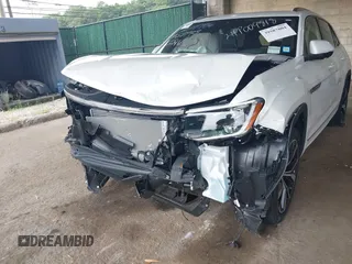 2024 Volkswagen Atlas SEL Premium R-Line with VIN 1V2FE2CA5RC229408, listed as a IAAI auction lot 39587804 with 341 mi miles and . Bid and sale history available at DreamBid. Image 6.