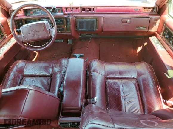 1991 Cadillac DeVille z VIN 1G6CD53B8M4347542, wystawiony jako Copart lot #48966595 z przebiegiem 153 152 mil mil oraz Szkoda całkowita • Salvage title. Historia ofert i sprzedaży dostępna na DreamBid. Obrazek 8.