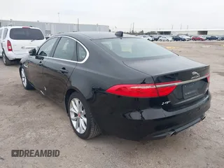 2019 Jaguar XF 25t Premium with VIN SAJBJ4FX5KCY78947, listed as a IAAI auction lot 41261473 with 68,891 mi miles. Bid and sale history available at carsss.com. Image 3.