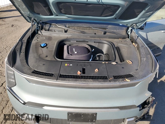 2024 Kia EV9 Wind z VIN KNDAFFS53R6044485, wystawiony jako Copart lot #42955125 z przebiegiem 8 884 mil mil oraz Szkoda całkowita • Salvage title. Historia ofert i sprzedaży dostępna na DreamBid. Obrazek 14.