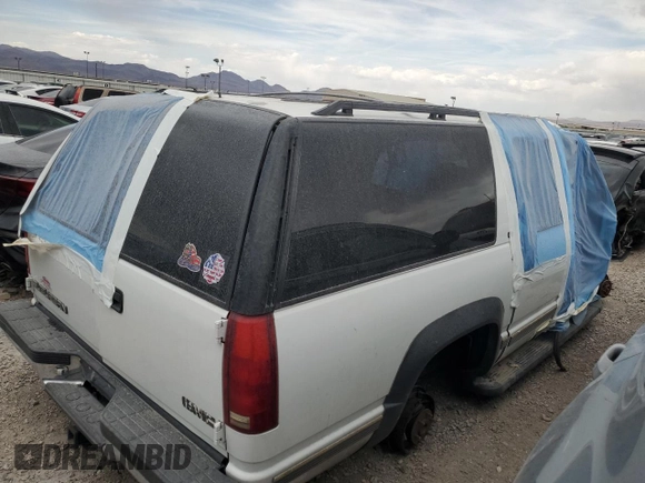 1999 GMC Suburban z VIN 3GKFK16R0XG524193, wystawiony jako Copart lot #49688315 z przebiegiem Nie podano mil oraz Nie do naprawy • Non repairable. Historia ofert i sprzedaży dostępna na DreamBid. Obrazek 3.