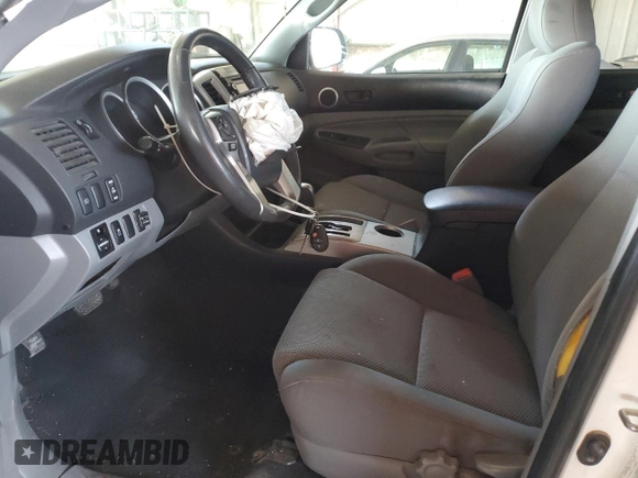 2015 Toyota Tacoma PreRunner z VIN 3TMJU4GNXFM175959, wystawiony jako Copart lot #57895825 z przebiegiem 157 955 mil mil oraz Szkoda całkowita • Salvage title. Historia ofert i sprzedaży dostępna na DreamBid. Obrazek 7.