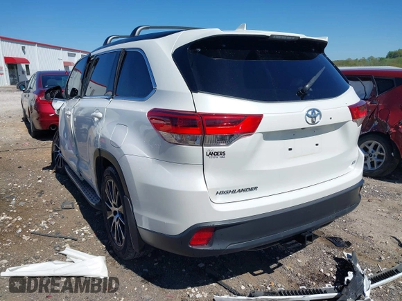 2018 Toyota Highlander SE with VIN 5TDKZRFH1JS288819, listed as a IAAI auction lot 42037923 with 88,273 mi miles and . Bid and sale history available at DreamBid. Image 3.