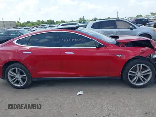 2014 Tesla Model S 60 with VIN 5YJSA1H14EFP63897, listed as a IAAI auction lot 42713272 with Not provided miles and . Bid and sale history available at DreamBid. Image 12.