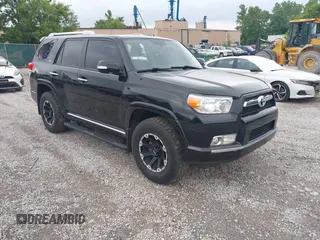 2013 Toyota 4Runner SR5 z VIN JTEBU5JR6D5125094, wystawiony jako IAAI lot #42361023 z przebiegiem 188 806 mil mil oraz . Historia ofert i sprzedaży dostępna na DreamBid. Obrazek 1.