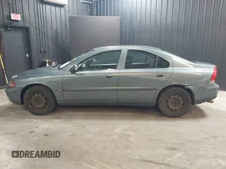 2001 Volvo S60 with VIN YV1RS61R412069484, listed as a IAAI auction lot 41598380 with 185,219 mi miles. Bid and sale history available at carsss.com. Image 14.