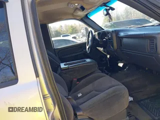 2005 Chevrolet Silverado 1500 LT with VIN 2GCEK13T751216564, listed as a IAAI auction lot 42141599 with 234,810 mi miles and . Bid and sale history available at DreamBid. Image 5.