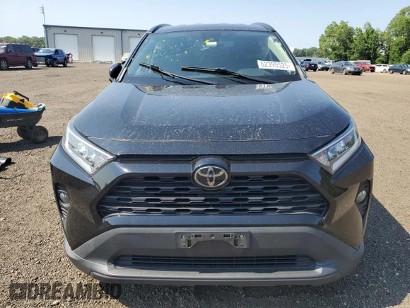 2020 Toyota RAV4 XLE z VIN 2T3P1RFV0LW102224, wystawiony jako Copart lot #62390525 z przebiegiem 80 623 mil mil oraz Szkoda całkowita • Salvage title. Historia ofert i sprzedaży dostępna na DreamBid. Obrazek 5.