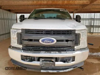 2018 Ford F-250 XL with VIN 1FT7X2B68JEB42253, listed as a Copart auction lot 62871265 with 194,846 mi miles and Clean title. Bid and sale history available at DreamBid. Image 5.