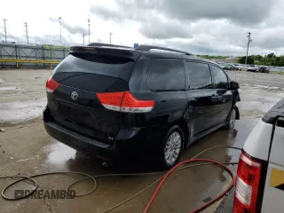2012 Toyota Sienna XLE AAS z VIN 5TDYK3DC9CS271157, wystawiony jako Copart lot #55418065 z przebiegiem 172 988 mil mil oraz Nie do naprawy • Non repairable. Historia ofert i sprzedaży dostępna na DreamBid. Obrazek 3.