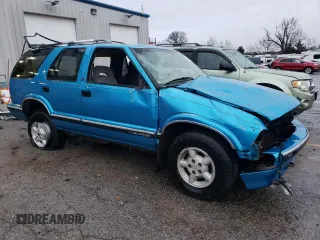 1995 Chevrolet Blazer z VIN 1GNDT13W4S2154787, wystawiony jako Copart lot #85719274 z przebiegiem 167 242 mil mil oraz Nie do naprawy • Non repairable. Historia ofert i sprzedaży dostępna na DreamBid. Obrazek 4.