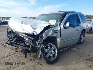 2010 Cadillac Escalade z VIN 1GYUCAEF9AR180758, wystawiony jako IAAI lot #41419380 z przebiegiem 201 784 mil mil oraz . Historia ofert i sprzedaży dostępna na DreamBid. Obrazek 2.