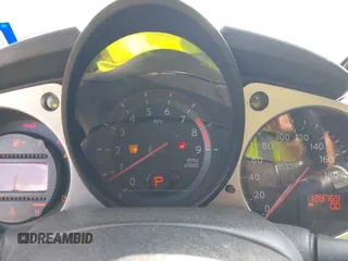 2015 Nissan 370Z z VIN JN1AZ4EH2FM442556, wystawiony jako IAAI lot #41956287 z przebiegiem 128 769 mil mil oraz . Historia ofert i sprzedaży dostępna na DreamBid. Obrazek 7.