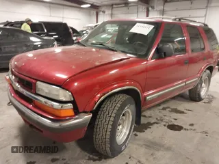 2000 Chevrolet Blazer LT z VIN 1GNDT13W1Y2358746, wystawiony jako IAAI lot #41541071 z przebiegiem 205 532 mil mil oraz . Historia ofert i sprzedaży dostępna na DreamBid. Obrazek 17.