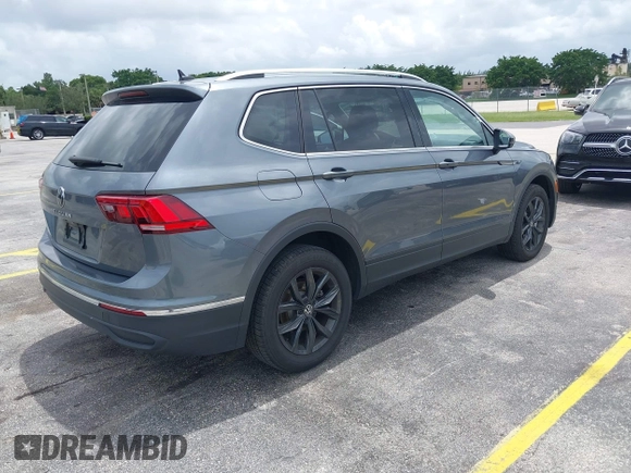 2024 Volkswagen Tiguan SE z VIN 3VV3B7AX9RM196186, wystawiony jako IAAI lot #42769059 z przebiegiem 16 258 mil mil oraz . Historia ofert i sprzedaży dostępna na DreamBid. Obrazek 4.
