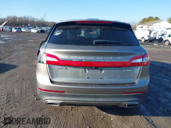 2017 Lincoln MKX Premiere z VIN 2LMPJ8JR3HBL43225, wystawiony jako IAAI lot #41463682 z przebiegiem 121 108 mil mil oraz . Historia ofert i sprzedaży dostępna na DreamBid. Obrazek 16.
