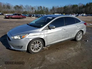 2016 Ford Focus SE z VIN 1FADP3F2XGL399943, wystawiony jako Copart lot #46472415 z przebiegiem 70 047 mil mil oraz Szkoda całkowita • Salvage title. Historia ofert i sprzedaży dostępna na DreamBid. Obrazek 1.