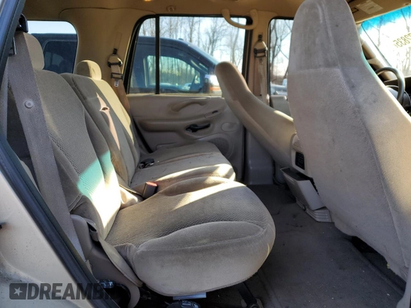 2000 Ford Expedition XLT with VIN 1FMRU1667YLB59133, listed as a Copart auction lot 45572835 with 206,773 mi miles and Salvage Title. Bid and sale history available at DreamBid. Image 11.