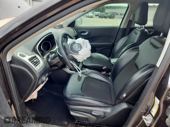 2020 Jeep Compass Latitude z VIN 3C4NJCBB8LT169922, wystawiony jako Copart lot #63466865 z przebiegiem 129 245 mil mil oraz Szkoda całkowita • Salvage title. Historia ofert i sprzedaży dostępna na DreamBid. Obrazek 7.