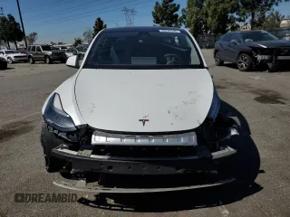 2022 Tesla Model Y Long Range with VIN 7SAYGDEE8NF551850, listed as a Copart auction lot 52747195 with 62,340 mi miles and Salvage Title. Bid and sale history available at carsss.com. Image 5.